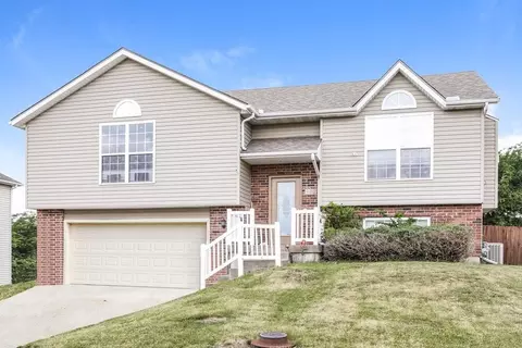 802 Derby St, Raymore, MO 64083