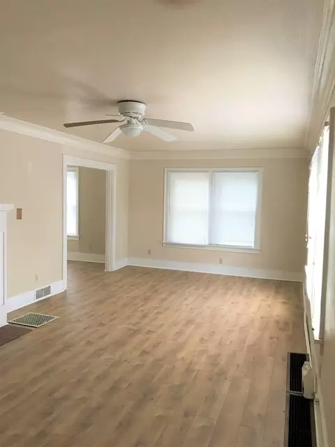 4200 Pasadena Pl NE #6, Seattle, WA 98105