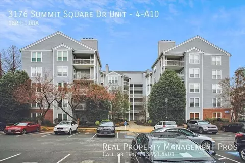 3176 Summit Square Dr #4A10, Oakton, VA 22124