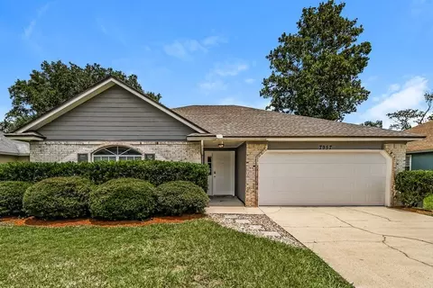 7957 Macinnes Dr, Jacksonville, FL 32244