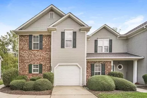 8733 Cinnabay Dr, Charlotte, NC 28216