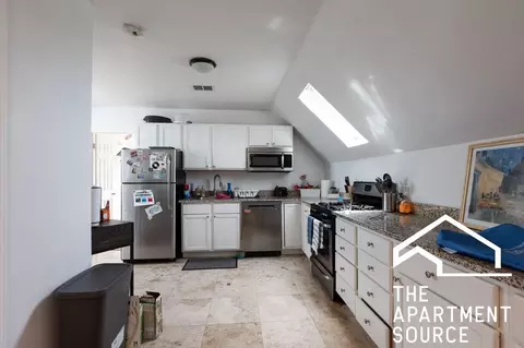 1245 W Barry Ave #3, Chicago, IL 60657