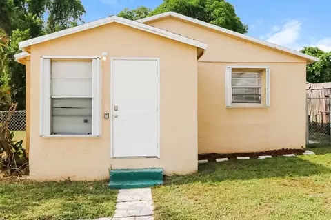 725 W 6th St, Riviera Beach, FL 33404