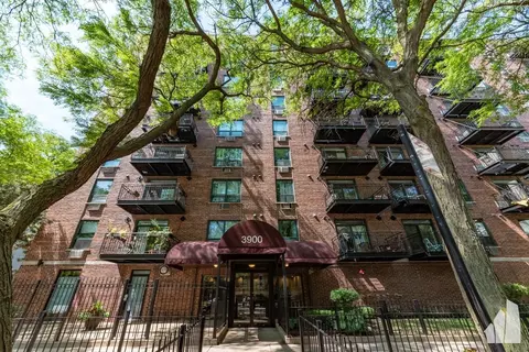 3900 N Pine Grove Ave #802, Chicago, IL 60613