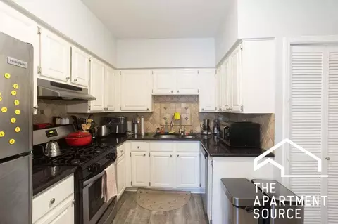 3708 N Sheffield Ave #208, Chicago, IL 60613
