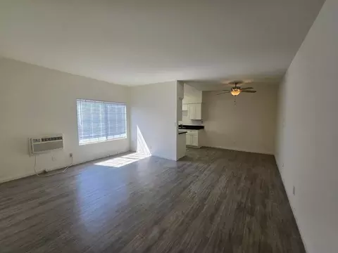1907 W Victory Blvd, Burbank, CA 91506