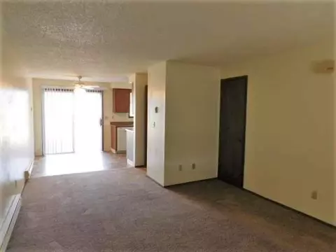 410 SE 7th Ave, Mill City, OR 97360 photo 2