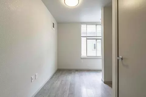 2250 NW Thurman St, Portland, OR 97210
