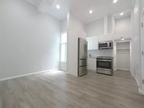 518 7th St #03, Oakland, CA 94607