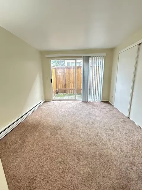 5035 15th Ave N E #102, Seattle, WA 98105