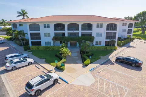 5 High Point Cir W #212, Naples, FL 34103