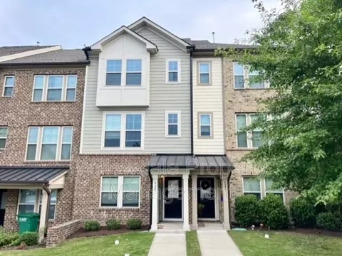 525 Portstewart Dr, Cary, NC 27519