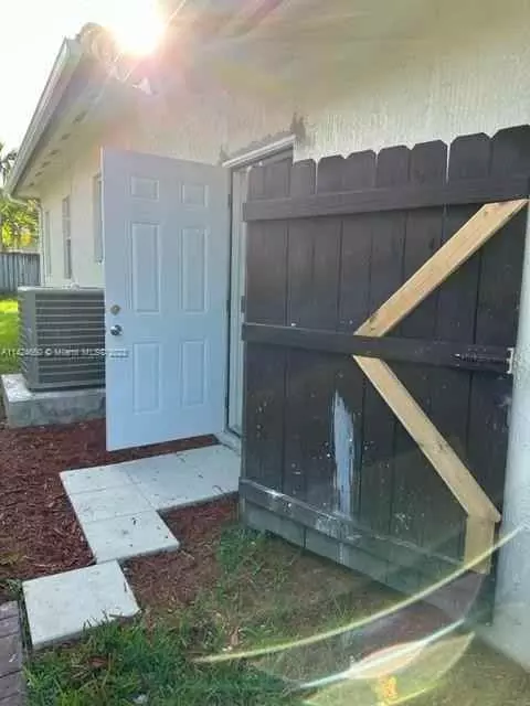 9860 SW 161st Ave, Miami, FL 33196