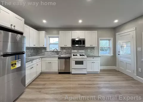 5 Oliver St, Everett, MA 02149