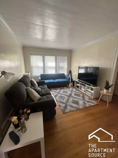 2416 W North Shore Ave #2, Chicago, IL 60645