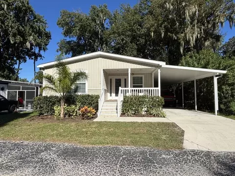 10 Coachlight Ct, Daytona Beach, FL 32119