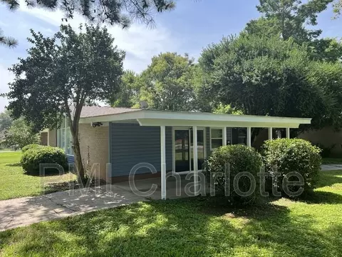 1100 Vickery Dr, Charlotte, NC 28215