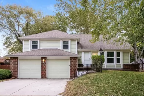 9915 Westgate St, Lenexa, KS 66215