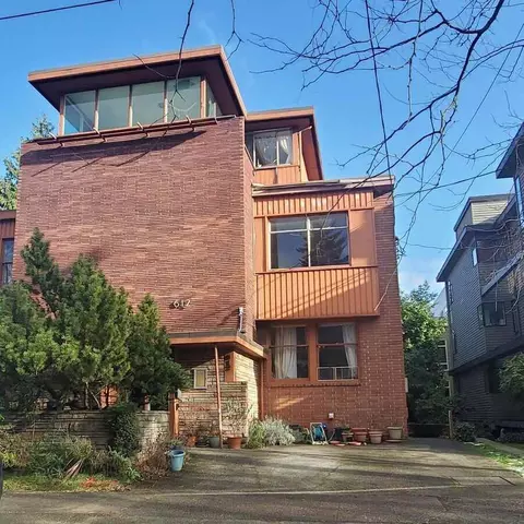 612 Malden Ave E #4, Seattle, WA 98112