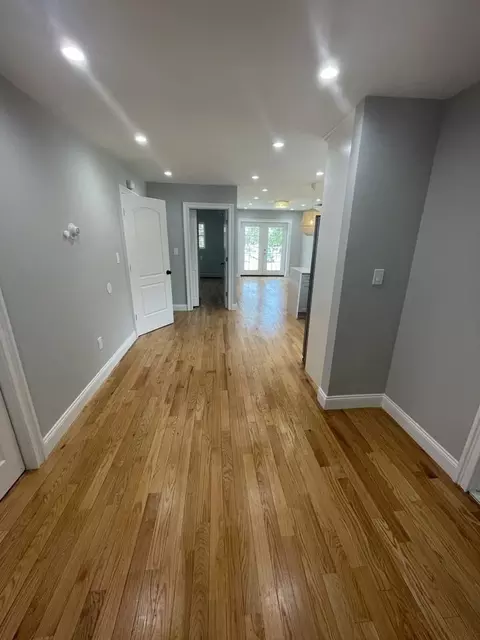1044 Burke Ave #1, New York, NY 10469