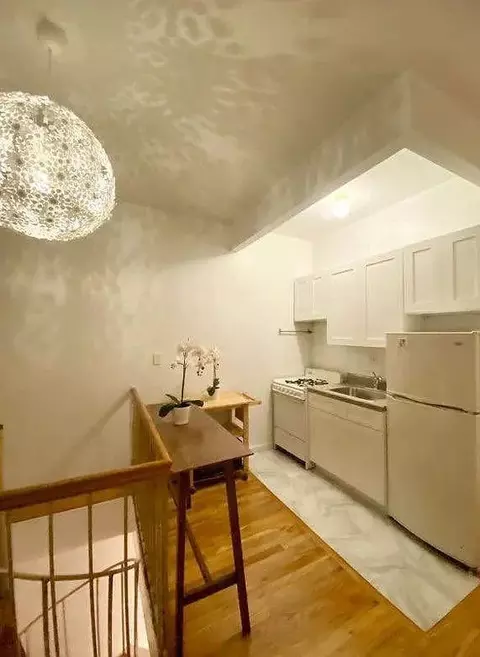 165 Attorney St #1B, New York, NY 10002