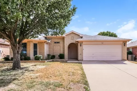 726 Victoria Dr, Midlothian, TX 76065
