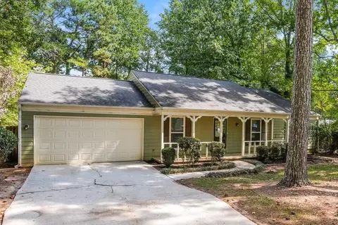 462 Sherwood Cir, Stone Mountain, GA 30087