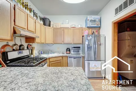 1160 W Grand Ave #2r, Chicago, IL 60642