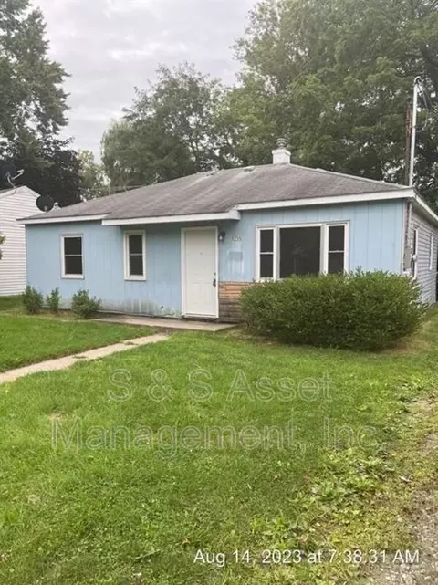 1235 Glenn St, Lansing, MI 48915