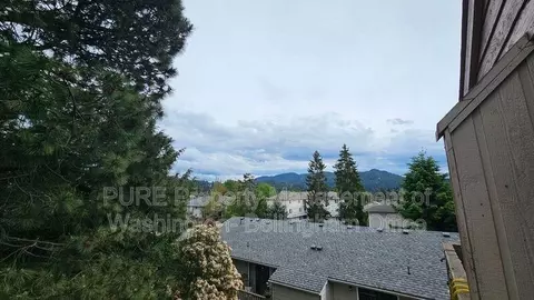 1009 22nd St #E, Bellingham, WA 98225