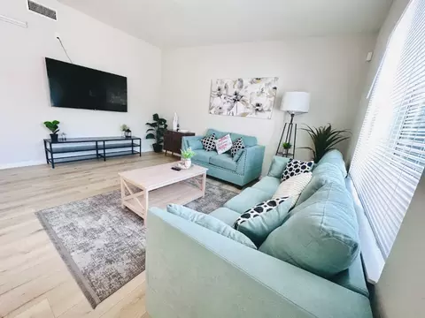 915 N Holly St, Anaheim, CA 92801