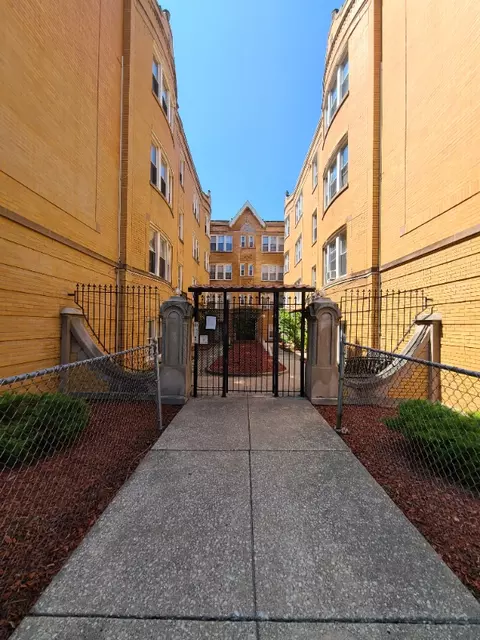 834 N Massasoit Ave #1, Chicago, IL 60651