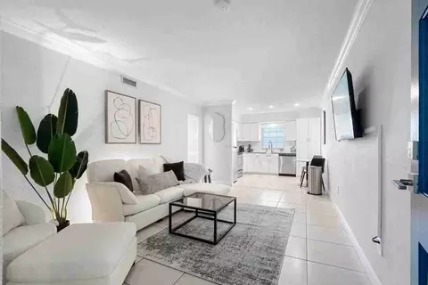 3215 W Swann Ave #10, Tampa, FL 33609