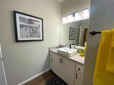 N St, Fresno, CA 93650
