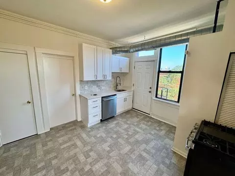 2300 W 23rd St #3F, Chicago, IL 60608