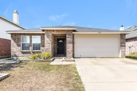 9104 Old Clydesdale Dr, Fort Worth, TX 76123
