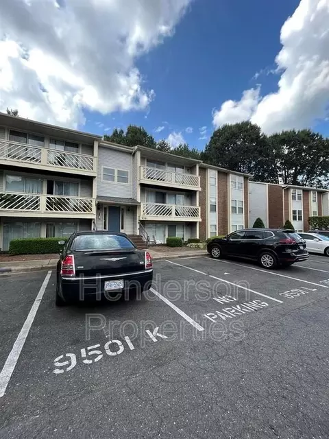 9501 Shannon Green Dr #M, Charlotte, NC 28213