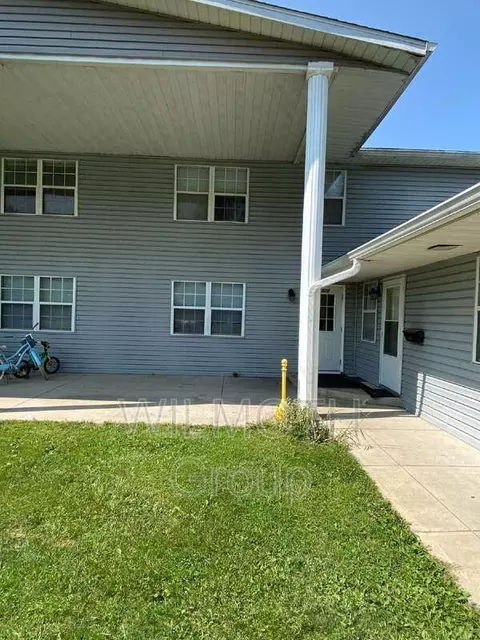 1320 Millerwood Dr #1, Lebanon, IN 46052