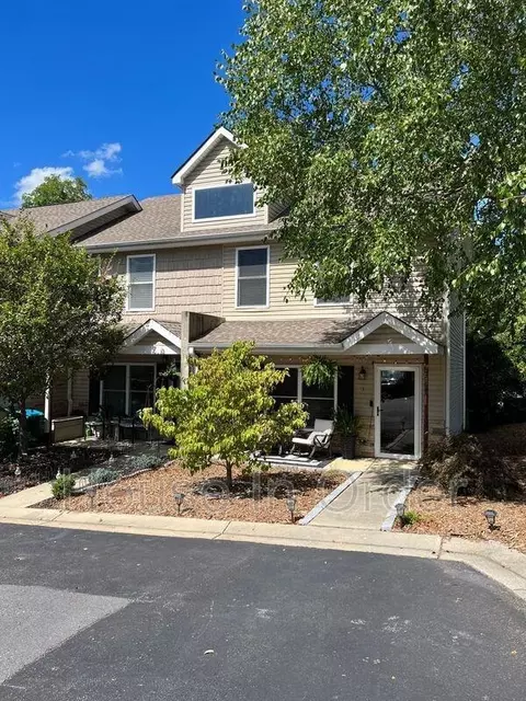1 English Ivy Rd, Asheville, NC 28806