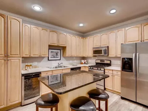 2412 Harriet Ave #101, Minneapolis, MN 55405