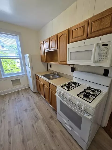 46 Kelly Pkwy #204, Bayonne, NJ 07002