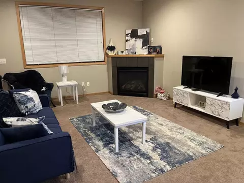1299 County Road D Cir E, Saint Paul, MN 55109