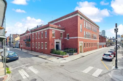 818 Dauphine St, New Orleans, LA 70116