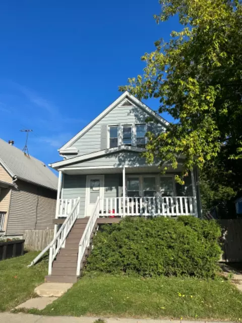 1809 17th Ave #3, South Milwaukee, WI 53172
