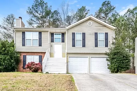 6745 Hiddenlake Dr, Rex, GA 30273