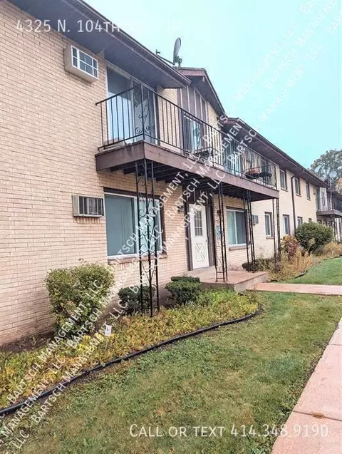 4325 N 104th St #16, Wauwatosa, WI 53222