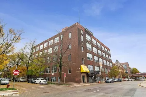 1733 W Irving Park Rd #309, Chicago, IL 60613