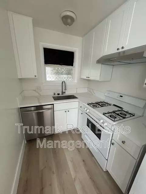 49 S Grand Oaks Ave #3, Pasadena, CA 91107