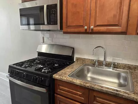 34 State St #3D, Teaneck, NJ 07666