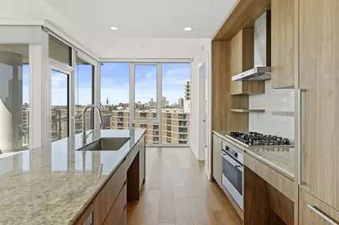 228 W Hill St #3-2, Chicago, IL 60610